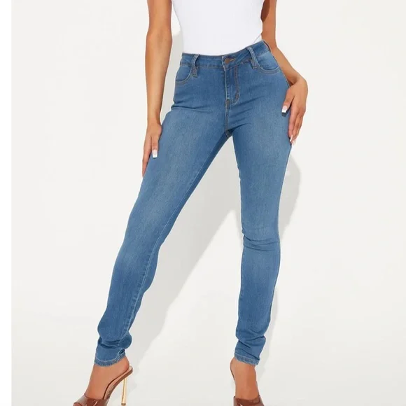 Fashionnova Mid-rise Skinny Jeans Medium Wash - Picture 1 of 6